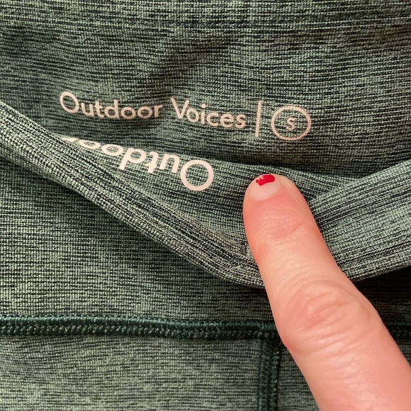 Outdoor Voices SMALL 3/4 Leggings - Warmup/Textured Compression - SOLID GREEN! - Picture 4 of 5